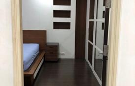 1-dormitorio apartamentos en condominio en Khlong Toei, Tailandia. $304 000