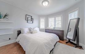 12 dormitorio casa de pueblo en Scarborough, Canadá. C$2 035 000