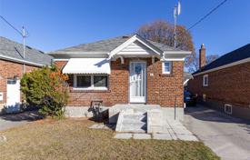 3 dormitorio casa de pueblo en Etobicoke, Canadá. C$1 315 000