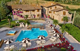 25 dormitorio finca rústica 820 m² en Gubbio, Italia. 1 730 000 €
