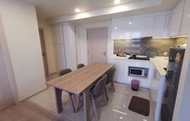 2-dormitorio apartamentos en condominio en Din Daeng, Tailandia. $257 000