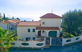 14 dormitorio villa 310 m² en Liguria, Italia. 975 000 €
