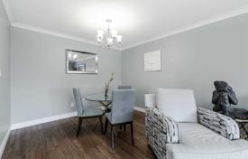 11 dormitorio adosado en North York, Canadá. C$1 451 000