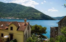 3 dormitorio casa de pueblo 136 m² en Perast, Montenegro. 880 000 €