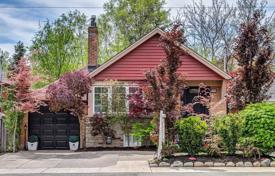 Casa de pueblo – East York, Toronto, Ontario,  Canadá. C$1 116 000