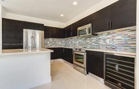 4 dormitorio casa de pueblo 321 m² en Miami, Estados Unidos. $1 150 000