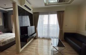 1-dormitorio apartamentos en condominio en Khlong Toei, Tailandia. $229 000