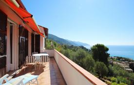 9 dormitorio villa 228 m² en Monterosso Al Mare, Italia. 1 700 000 €