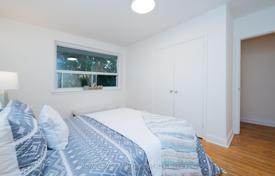 7 dormitorio adosado en North York, Canadá. C$1 405 000