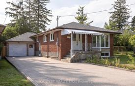 9 dormitorio casa de pueblo en Scarborough, Canadá. C$1 523 000