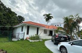 Casa de pueblo – Sunny Isles Beach, Florida, Estados Unidos. $2 550 000