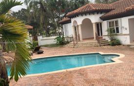 Casa de pueblo – Hialeah, Florida, Estados Unidos. $1 899 000