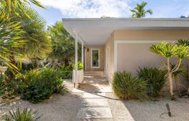 Casa de pueblo – Pine Tree Drive, Miami Beach, Florida,  Estados Unidos. $2 900 000