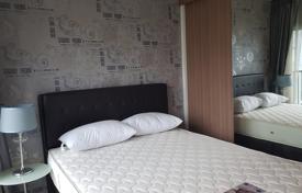3-dormitorio apartamentos en condominio en Khlong Toei, Tailandia. $3 060  por semana