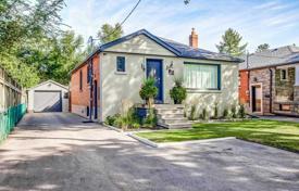 Casa de pueblo – York, Toronto, Ontario,  Canadá. C$1 157 000