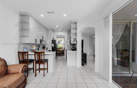 Casa de pueblo – West End, Miami, Florida,  Estados Unidos. $625 000