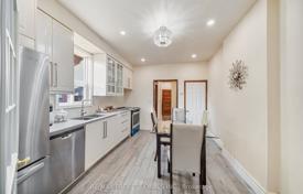9 dormitorio adosado en Old Toronto, Canadá. C$1 461 000