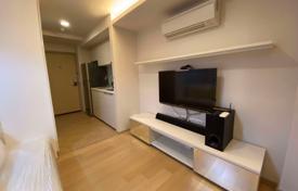 1-dormitorio apartamentos en condominio en Watthana, Tailandia. $225 000