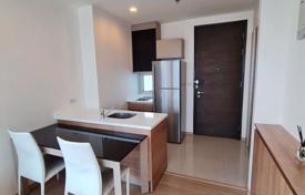 1-dormitorio apartamentos en condominio en Khlong Toei, Tailandia. $200 000