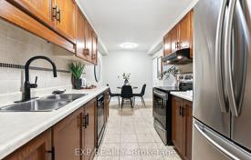 13 dormitorio casa de pueblo en Scarborough, Canadá. C$1 294 000