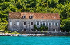 2 dormitorio casa de pueblo 200 m² en Kotor city, Montenegro. 3 500 000 €