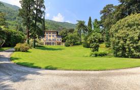 Villa – Menaggio, Lombardía, Italia. 19 000 €  por semana
