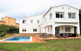 4 dormitorio villa 324 m² en Lloret de Mar, España. Price on request
