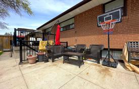 8 dormitorio casa de pueblo en Etobicoke, Canadá. C$1 294 000