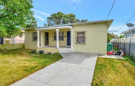 4 dormitorio casa de pueblo 148 m² en Miami, Estados Unidos. $520 000