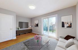 13 dormitorio casa de pueblo en Scarborough, Canadá. C$1 152 000
