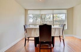 4 dormitorio piso en North York, Canadá. C$778 000