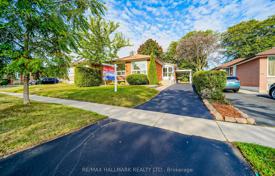 7 dormitorio casa de pueblo en Scarborough, Canadá. C$1 249 000