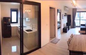 2-dormitorio apartamentos en condominio en Huai Khwang, Tailandia. $277 000