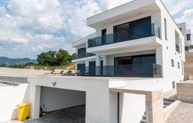 6 dormitorio casa de pueblo 340 m² en Crikvenica, Croacia. 1 399 000 €