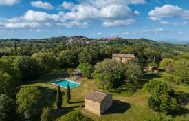 15 dormitorio finca rústica 384 m² en Pomarance, Italia. 950 000 €