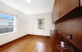 3 dormitorio casa de pueblo 186 m² en Miami, Estados Unidos. $845 000