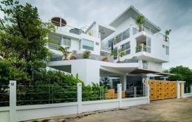 6 dormitorio casa de pueblo 500 m² en Pattaya, Tailandia. $860 000