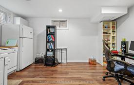9 dormitorio casa de pueblo en Scarborough, Canadá. C$1 293 000