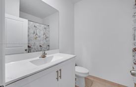 4 dormitorio casa de pueblo 199 m² en Miami, Estados Unidos. $675 000