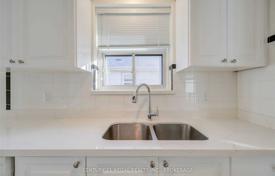 9 dormitorio casa de pueblo en Scarborough, Canadá. C$1 570 000