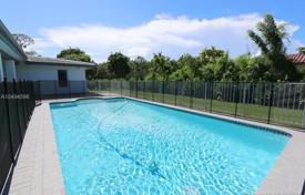 5 dormitorio villa 260 m² en Miami, Estados Unidos. $1 790 000