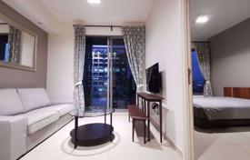 1-dormitorio apartamentos en condominio en Watthana, Tailandia. $216 000