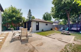 11 dormitorio casa de pueblo en Etobicoke, Canadá. C$1 746 000