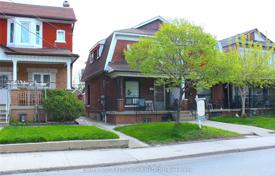 8 dormitorio adosado en Symington Avenue, Canadá. C$1 488 000