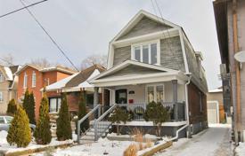 Casa de pueblo – East York, Toronto, Ontario,  Canadá. C$1 132 000