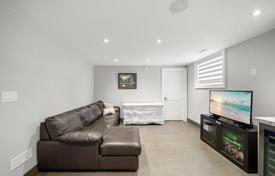 8 dormitorio adosado en North York, Canadá. C$1 552 000