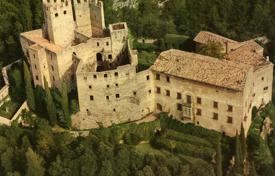 Castillo – Garda, Véneto, Italia. 5 000 000 €