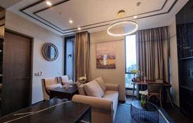 1-dormitorio apartamentos en condominio en Khlong Toei, Tailandia. $552 000