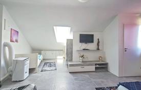 3 dormitorio piso 87 m² en Malinska, Croacia. 269 000 €