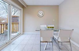 11 dormitorio casa de pueblo en Scarborough, Canadá. C$1 314 000